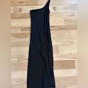 Elegant Black One-Shoulder Dress
